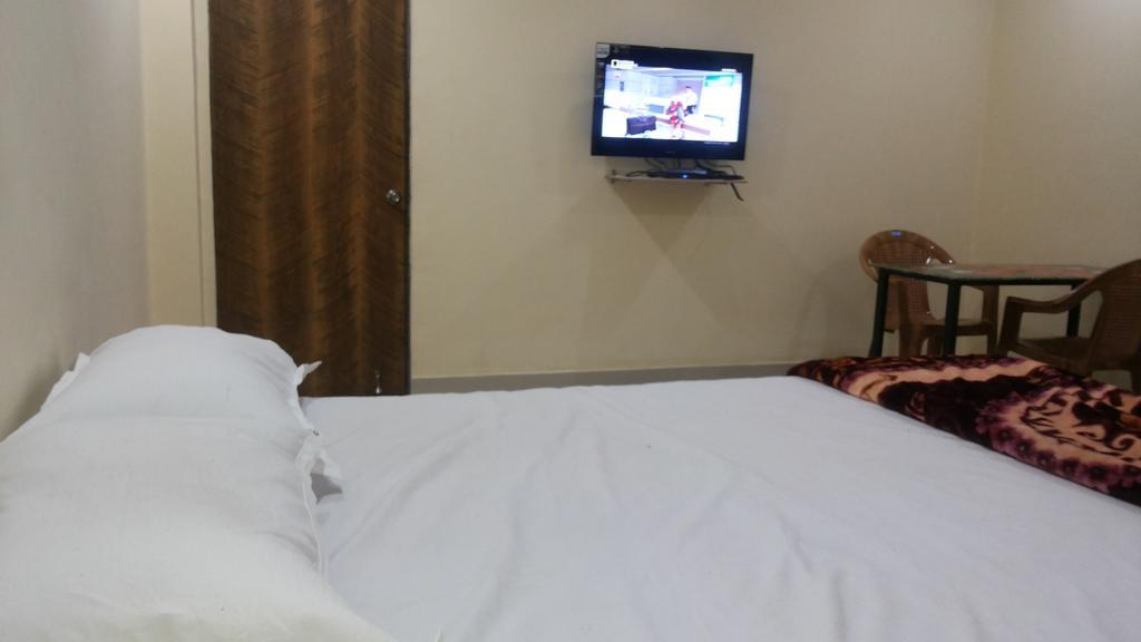 Strawberry Hills Resort 潘奇加尼 客房 照片