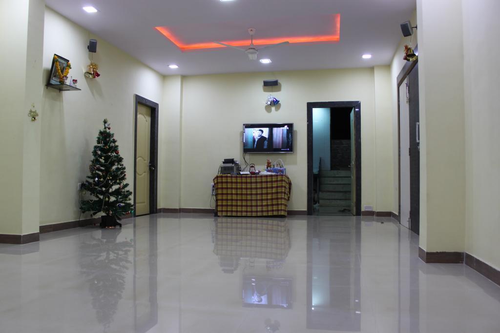 Strawberry Hills Resort 潘奇加尼 外观 照片